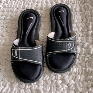 Nike women’s Sandals,slides with comfort foot bed